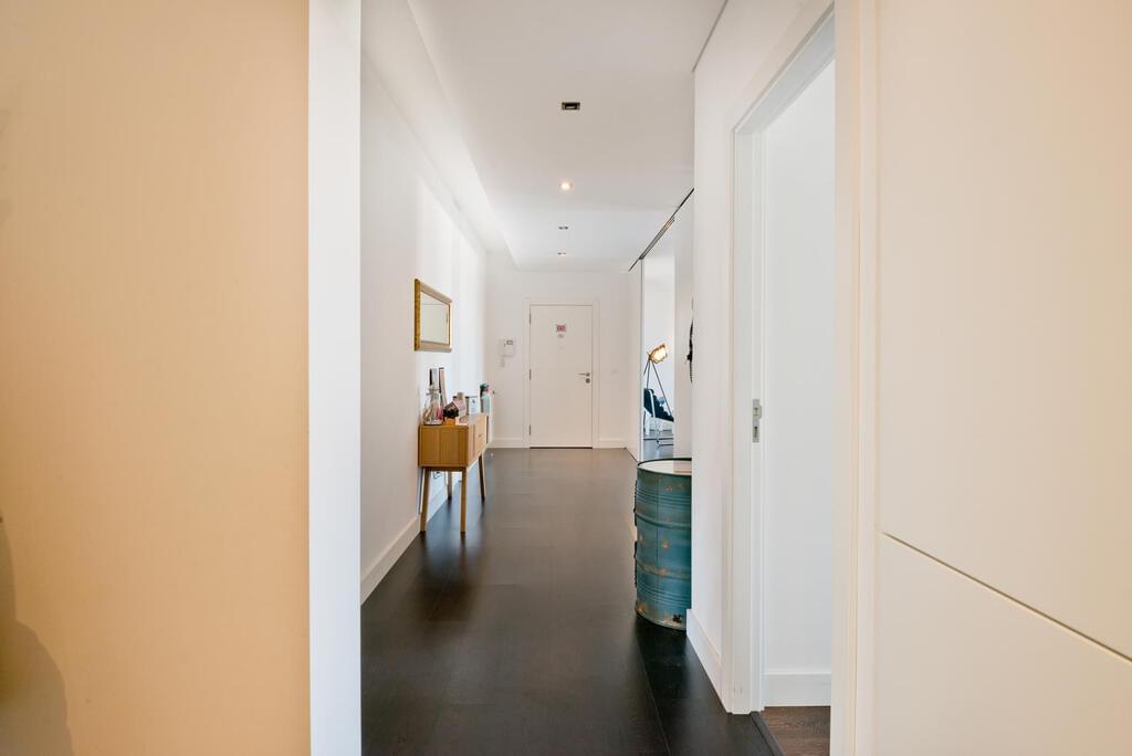 3 bedroom apartment with a swimming pool in gated community