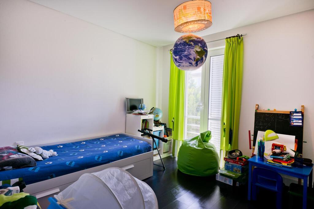 3 bedroom apartment with a swimming pool in gated community