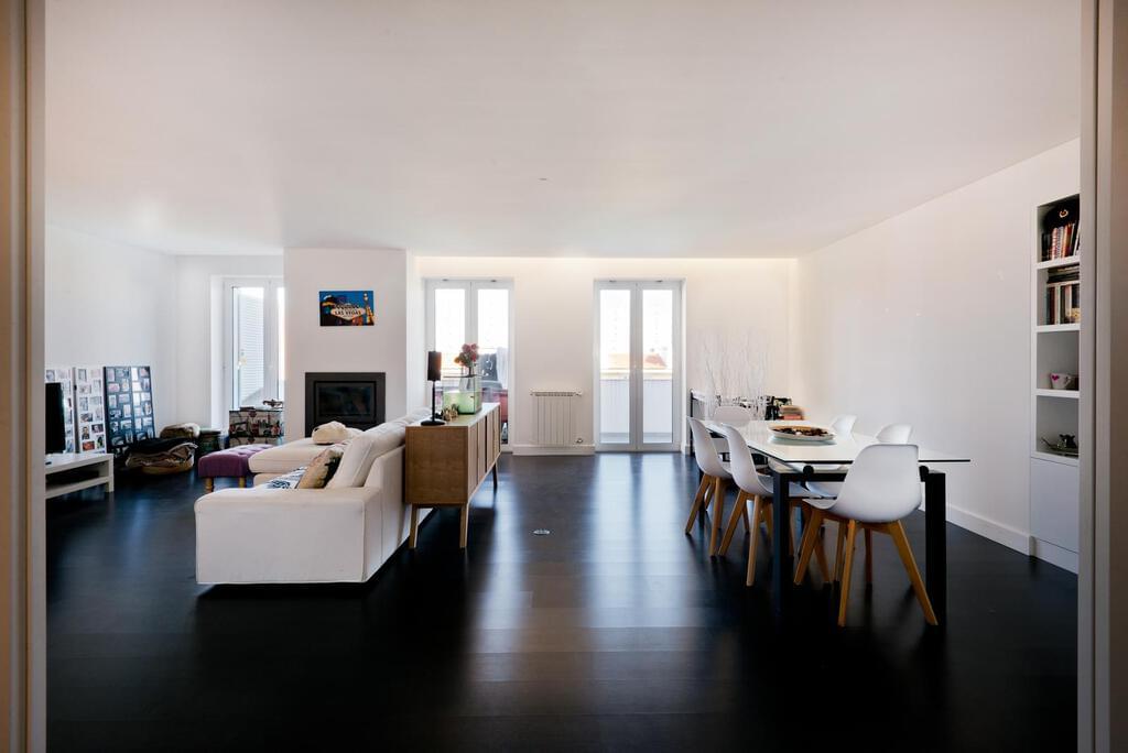 3 bedroom apartment with a swimming pool in gated community