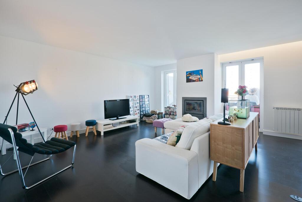 3 bedroom apartment with a swimming pool in gated community