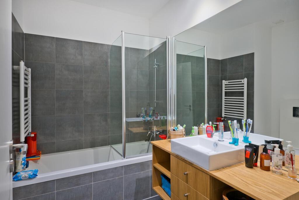 3 bedroom apartment with a swimming pool in gated community