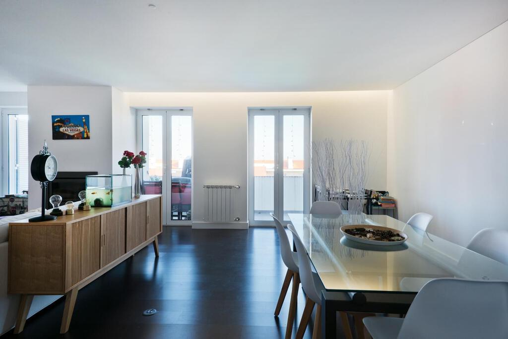 3 bedroom apartment with a swimming pool in gated community