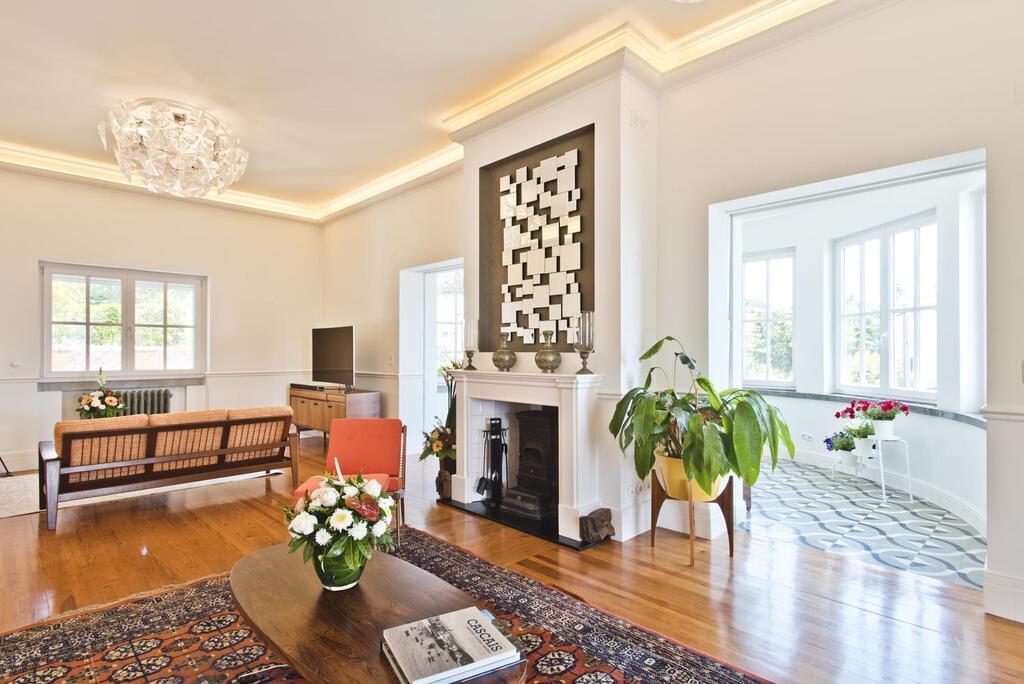 4 bedroom villa with a swimming pool