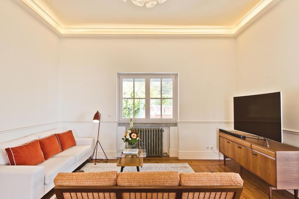 4 bedroom villa with a swimming pool