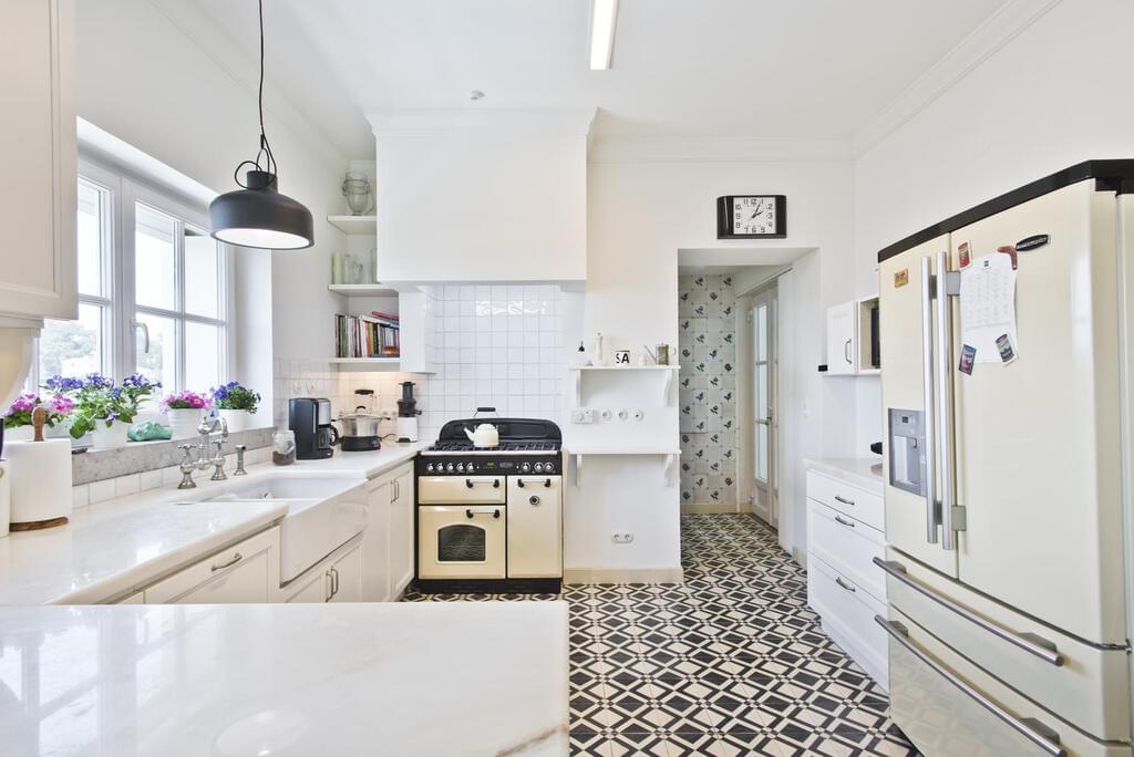 4 bedroom villa with a swimming pool