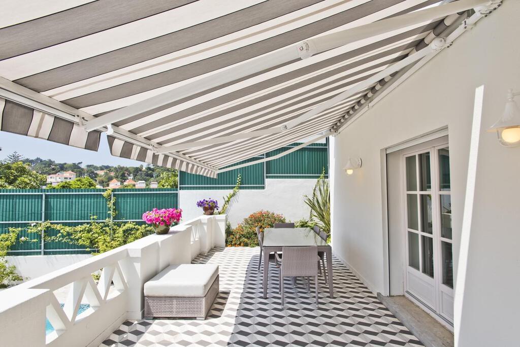 4 bedroom villa with a swimming pool