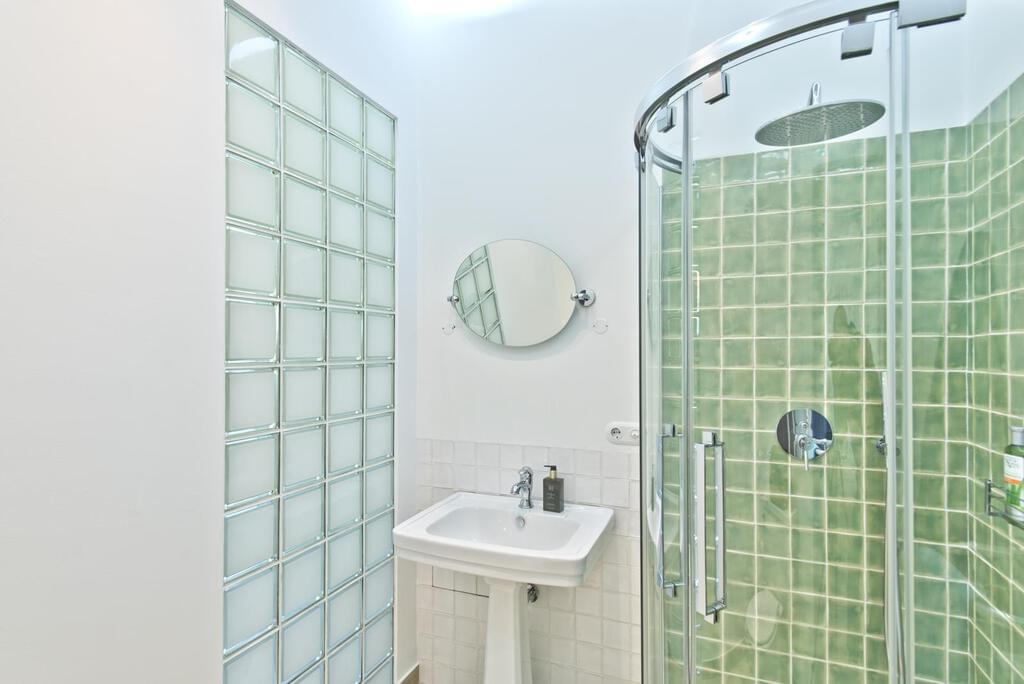 4 bedroom villa with a swimming pool