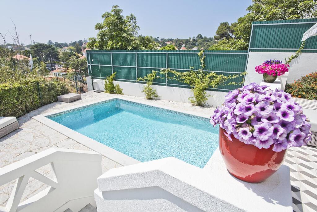 4 bedroom villa with a swimming pool