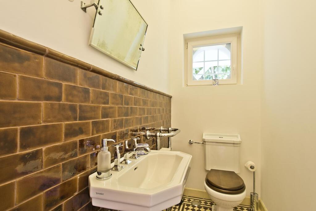 4 bedroom villa with a swimming pool