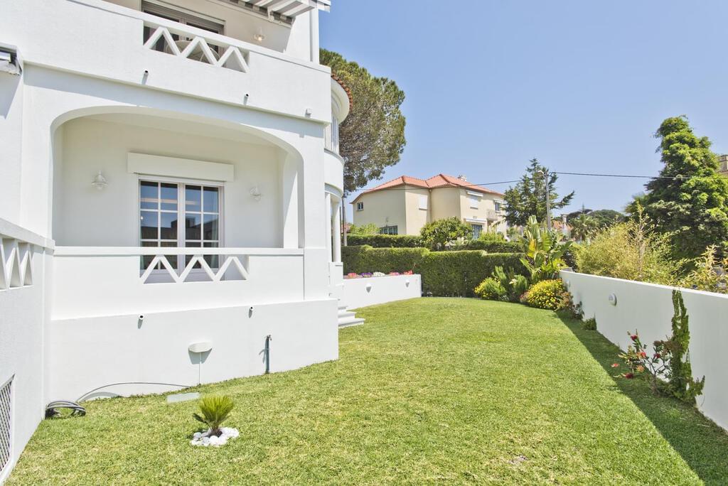 4 bedroom villa with a swimming pool