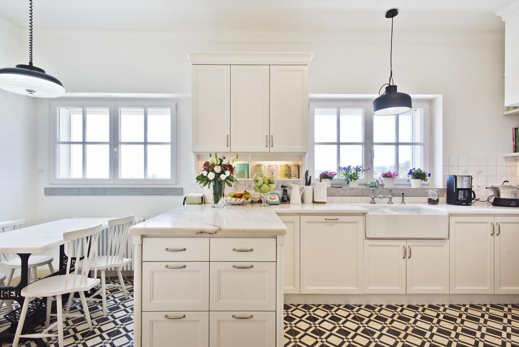 4 bedroom villa with a swimming pool