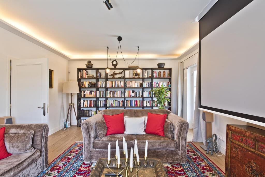 4 bedroom villa with a swimming pool