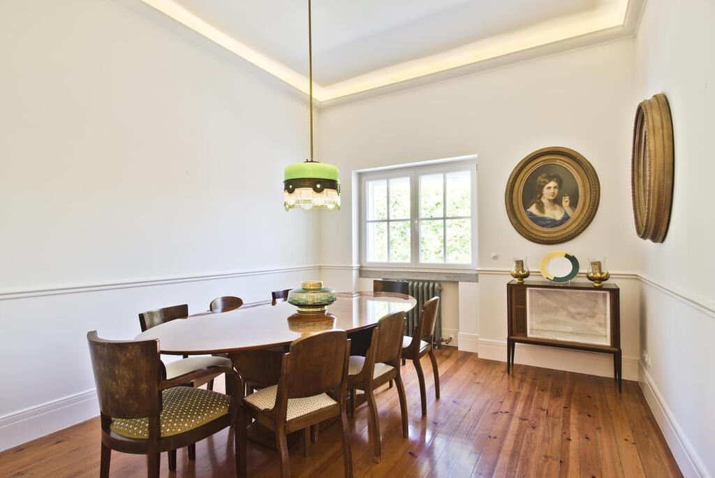 4 bedroom villa with a swimming pool