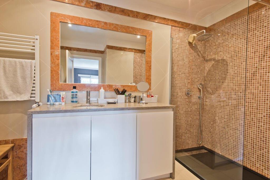 Appartement T5+2 duplex avec parking dans un condominium fermé