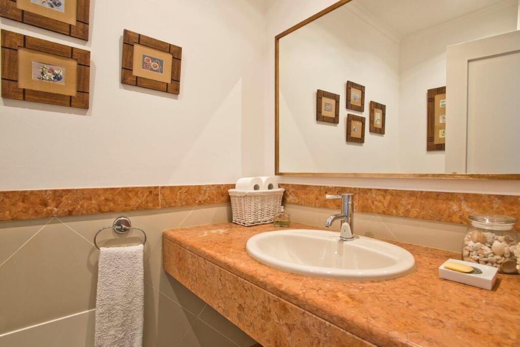 Appartement T5+2 duplex avec parking dans un condominium fermé