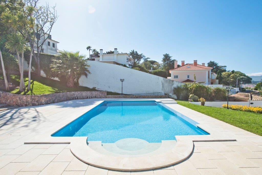 5 bedroom villa with a swimming pool