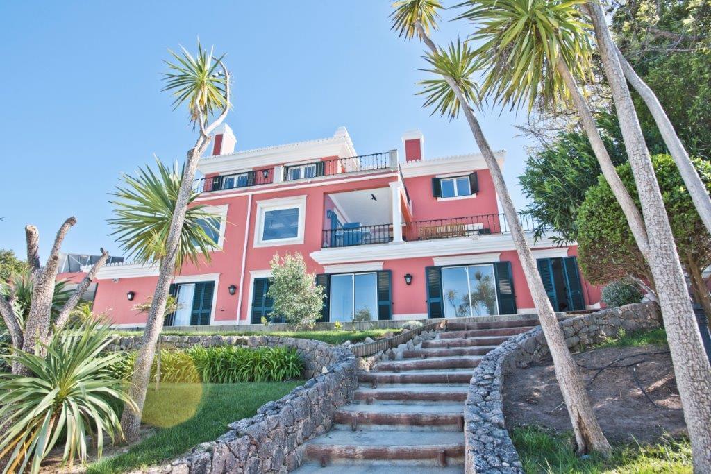 5 bedroom villa with a swimming pool