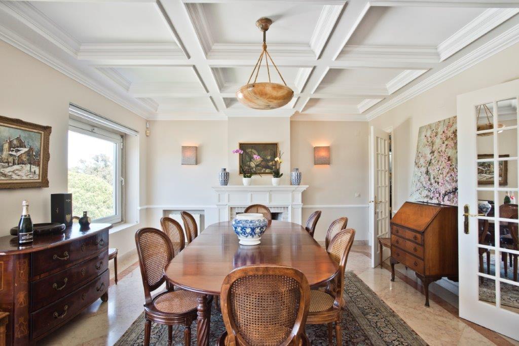 5 bedroom villa with a swimming pool