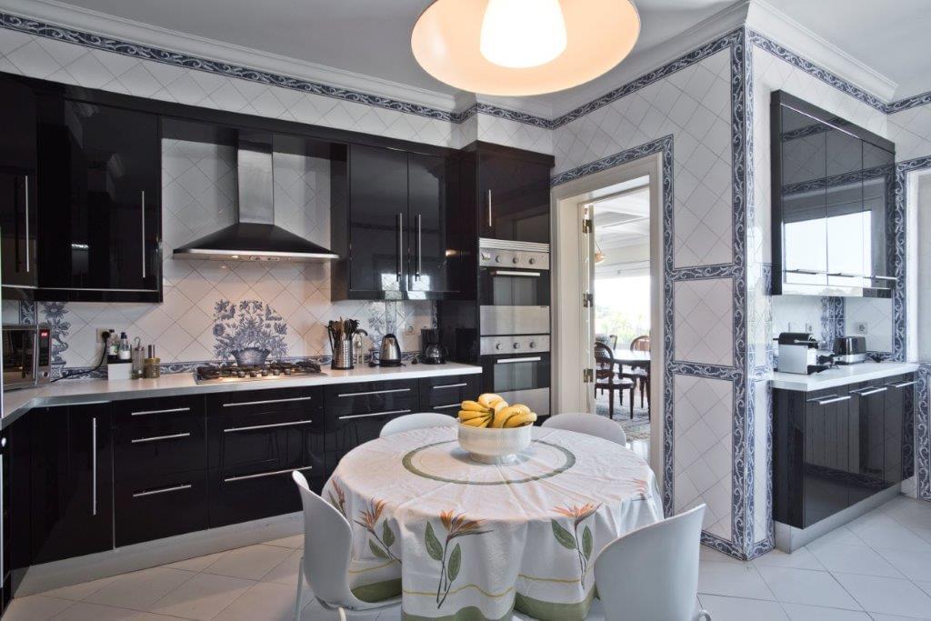 5 bedroom villa with a swimming pool