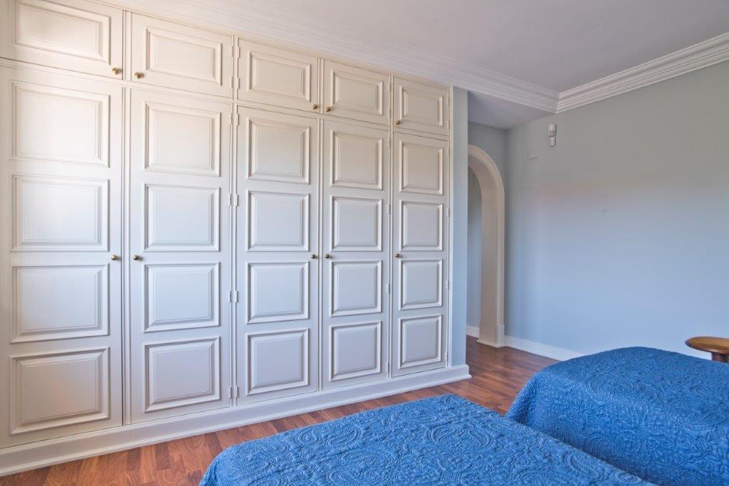 5 bedroom villa with a swimming pool