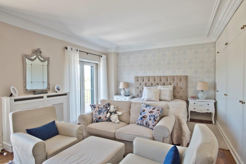 5 bedroom villa with a swimming pool