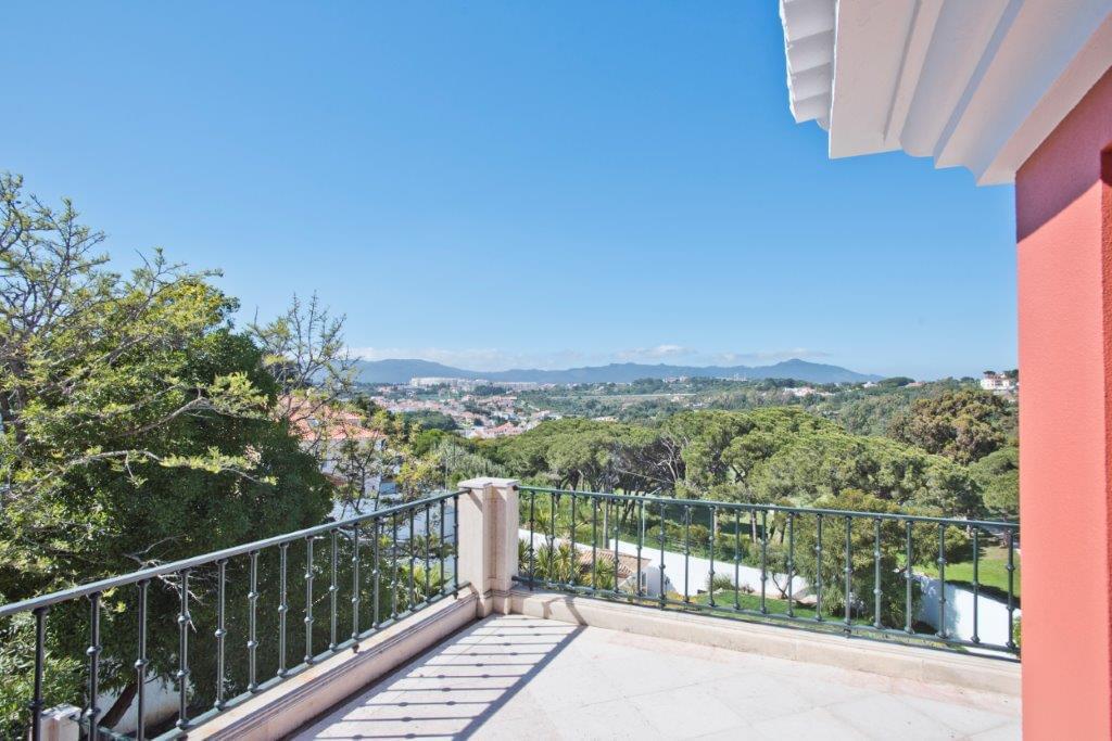 5 bedroom villa with a swimming pool