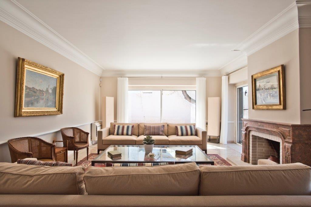 5 bedroom villa with a swimming pool