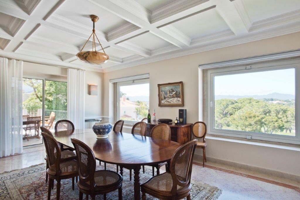 5 bedroom villa with a swimming pool