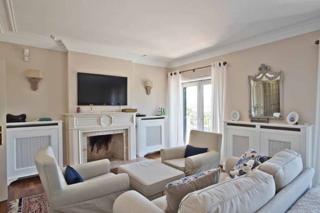 5 bedroom villa with a swimming pool