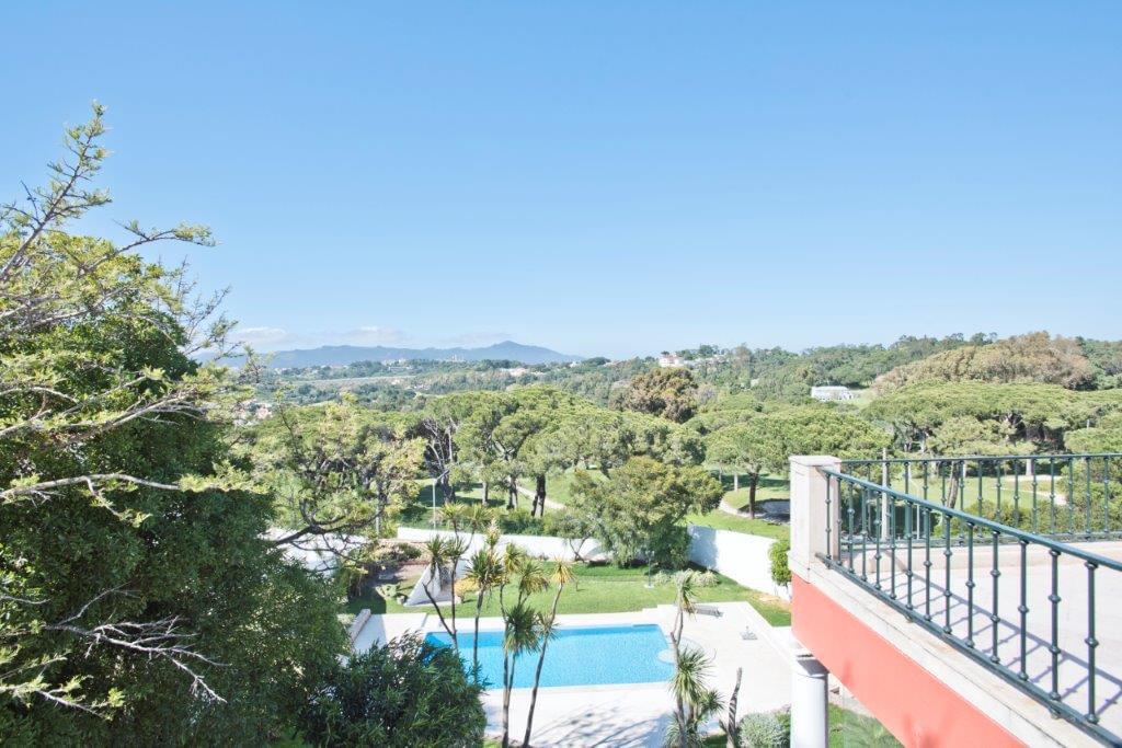 5 bedroom villa with a swimming pool