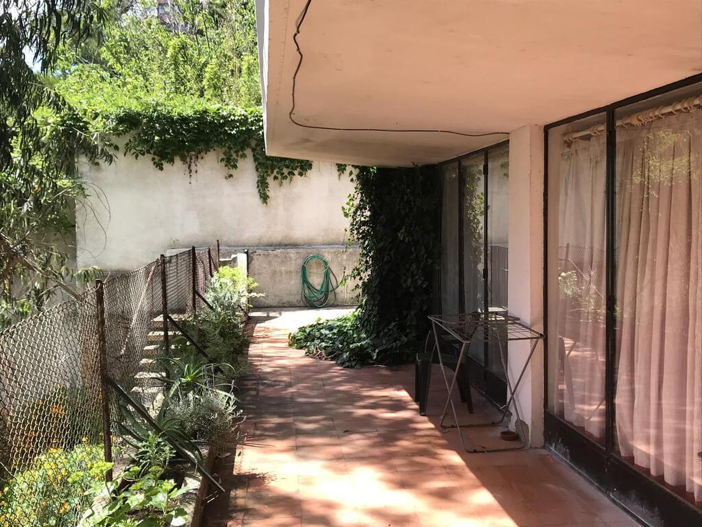 7 bedroom villa with parking