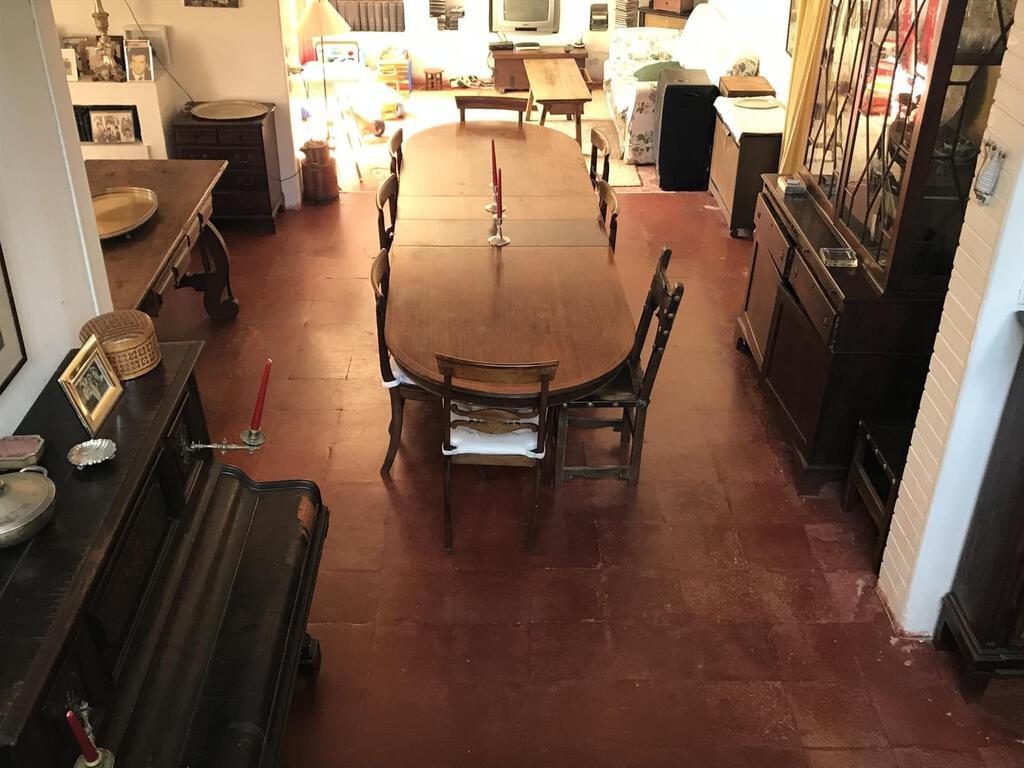 7 bedroom villa with parking