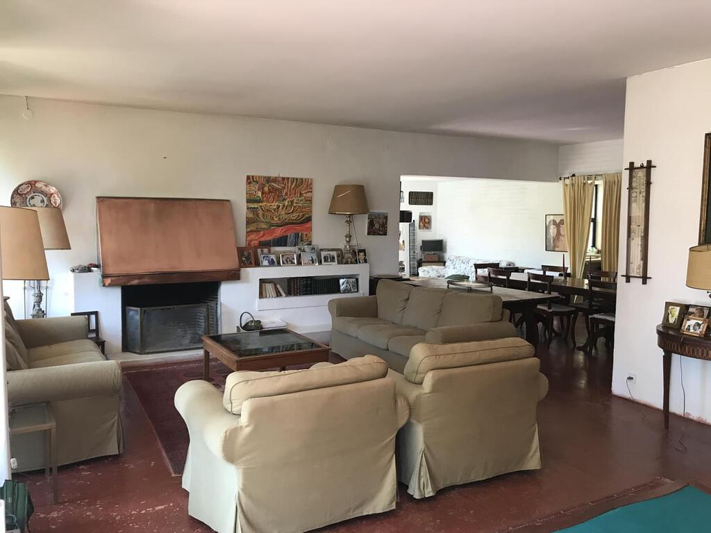 7 bedroom villa with parking