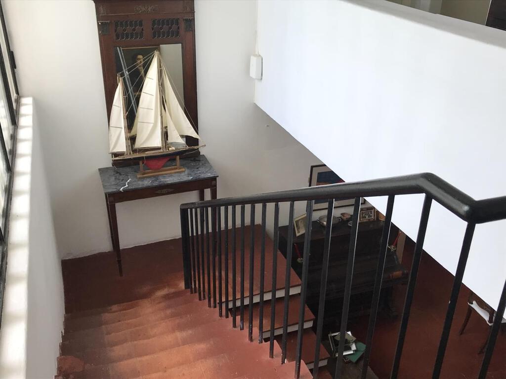 7 bedroom villa with parking