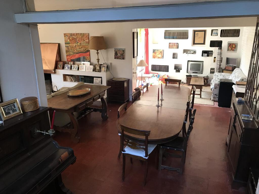 7 bedroom villa with parking