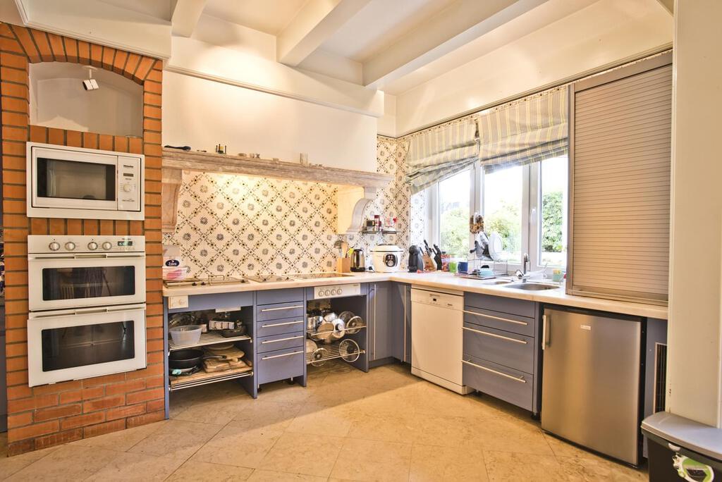 6 bedroom villa with a swimming pool