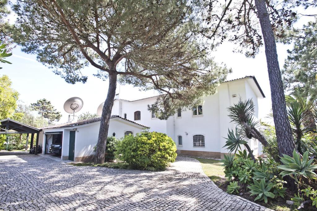 6 bedroom villa with a swimming pool