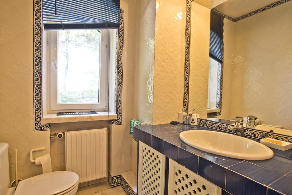 6 bedroom villa with a swimming pool