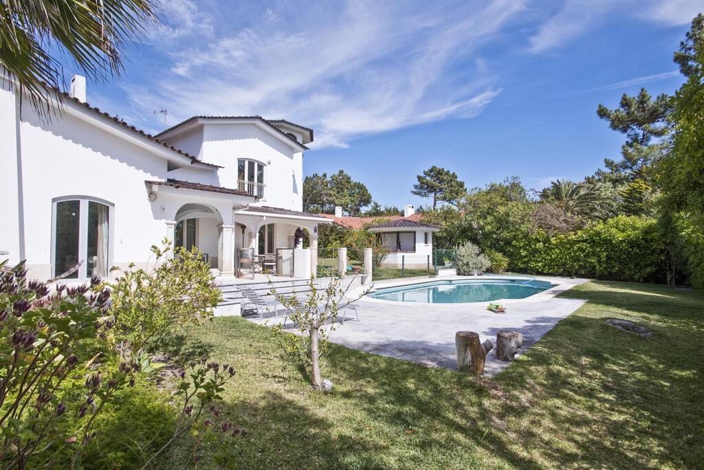 6 bedroom villa with a swimming pool