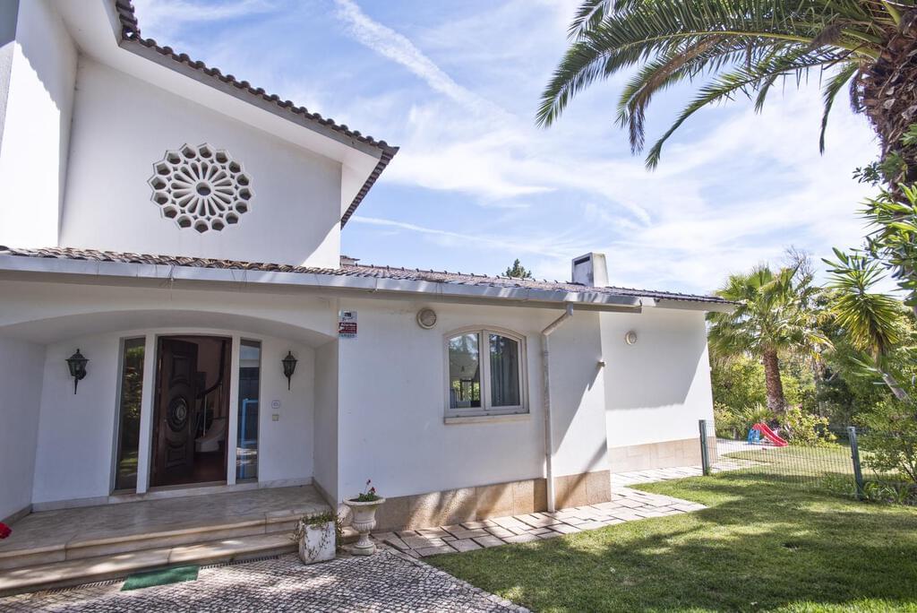 6 bedroom villa with a swimming pool