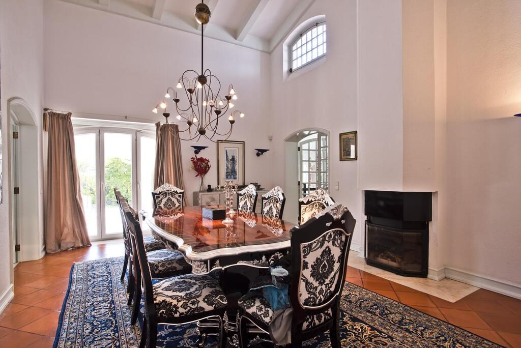 6 bedroom villa with a swimming pool