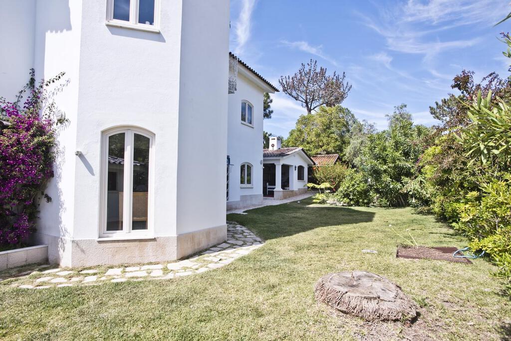 6 bedroom villa with a swimming pool