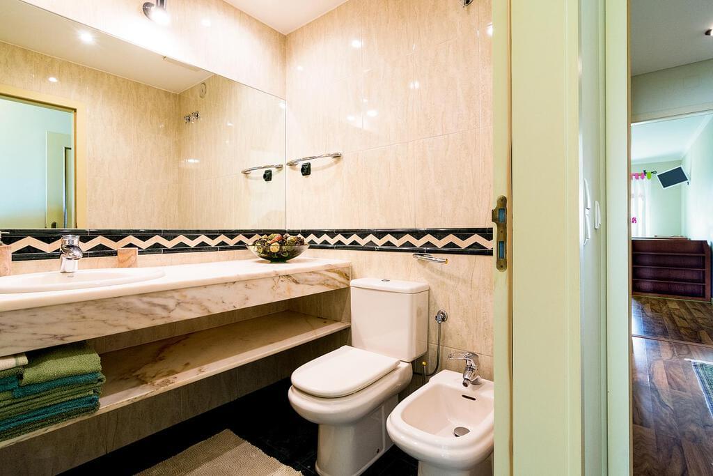 4 bedroom apartment with parking