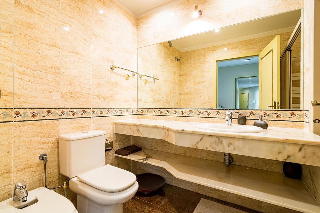4 bedroom apartment with parking
