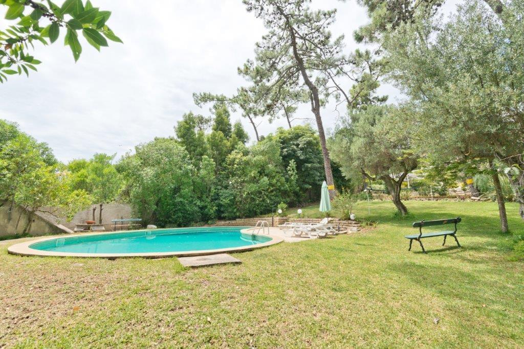 6 bedroom villa with a swimming pool