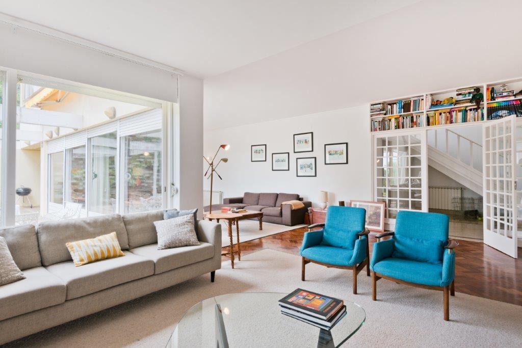 6 bedroom villa with a swimming pool