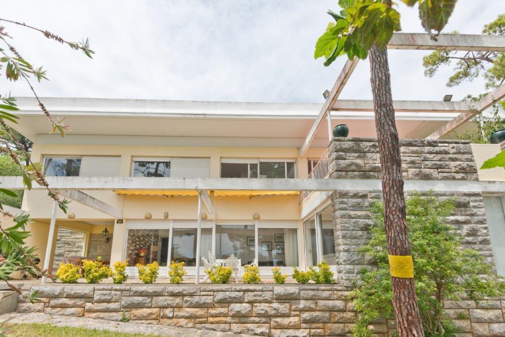 6 bedroom villa with a swimming pool