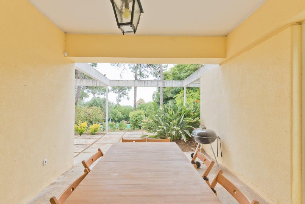 6 bedroom villa with a swimming pool