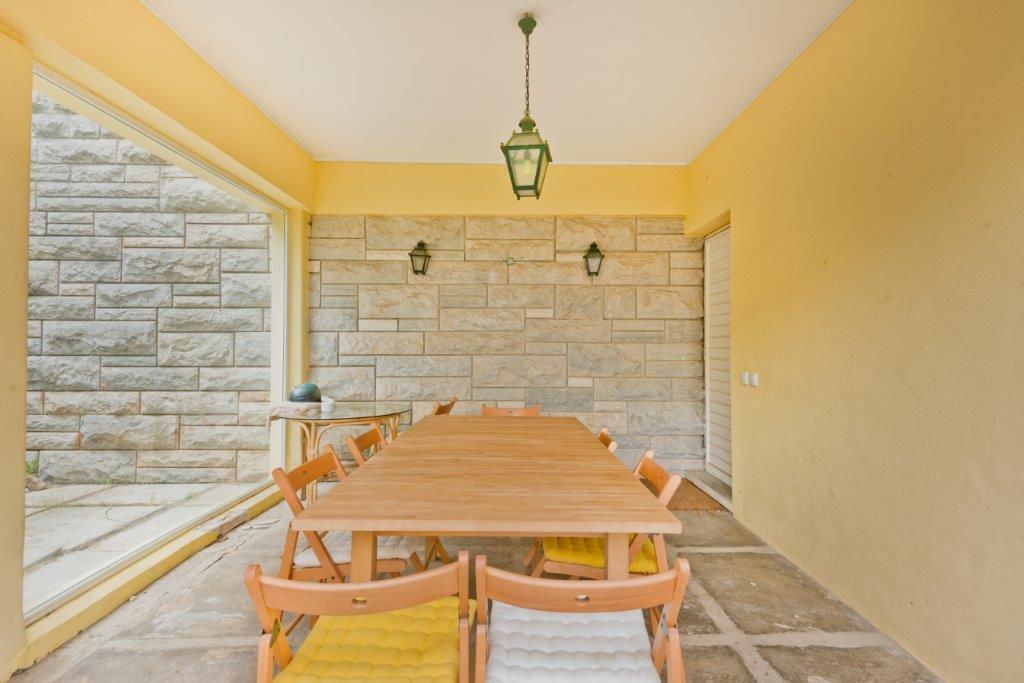 6 bedroom villa with a swimming pool