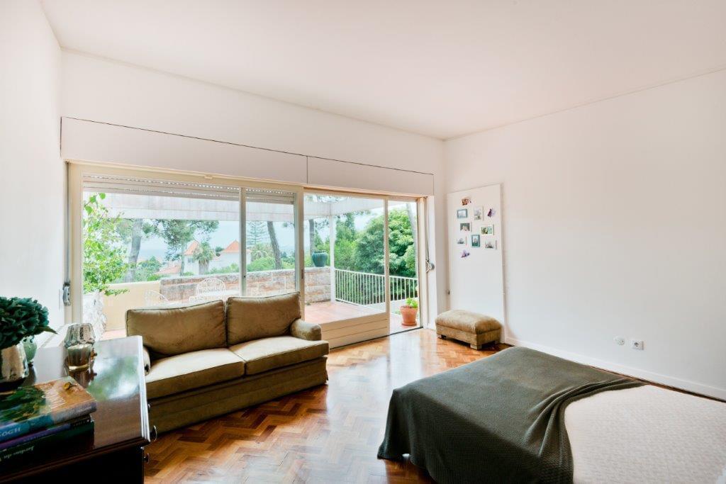 6 bedroom villa with a swimming pool